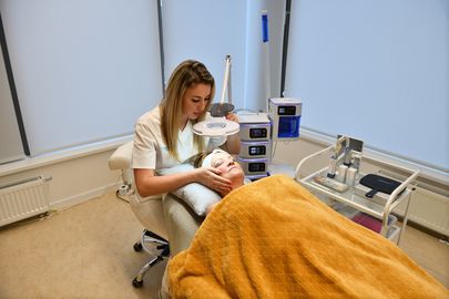 Enzymatický peeling: Šetrné a účinné omlazení pleti